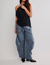 Load image into Gallery viewer, Cascadia Tunic in Black