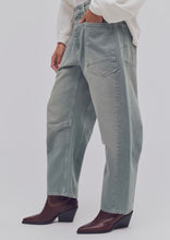 Load image into Gallery viewer, Minimalist Moxie Barrel Jean in Aloe