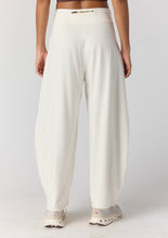Load image into Gallery viewer, Hot Shot Easy Pant in Ivory