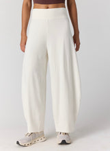 Load image into Gallery viewer, Hot Shot Easy Pant in Ivory