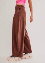 Load image into Gallery viewer, Hot Shot Easy Pant in Cocoa