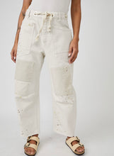 Load image into Gallery viewer, Moxie Low Slung Barrel Jean in White