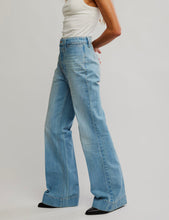 Load image into Gallery viewer, Cerine Relaxed Bootcut Jean in Cowgirl Blues
