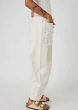 Load image into Gallery viewer, Moxie Low Slung Barrel Jean in White