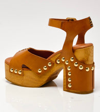 Load image into Gallery viewer, Cecily Clogs in Luggage