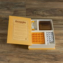 Load image into Gallery viewer, Boggle Vintage Bookshelf Edition