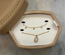 Load image into Gallery viewer, Daphne & Amelia Jewelry Box Gift Set in Gold & White Mix