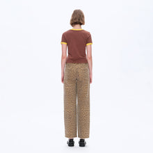 Load image into Gallery viewer, Mid Rise Leopard Print Straight Pant