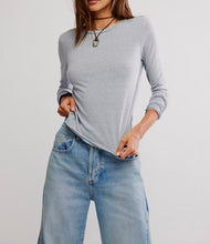 Load image into Gallery viewer, Nova Long-Sleeve Tee in Greyhound

