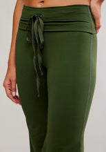Load image into Gallery viewer, Quick Step Bubble Pant in Ivy
