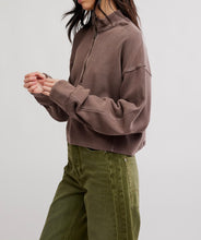 Load image into Gallery viewer, Celeste Quarterzip in Mochachinno
