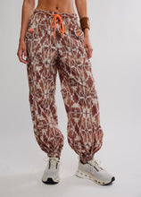 Load image into Gallery viewer, Printed Set Me Free Pant in Sandy Boho Combo
