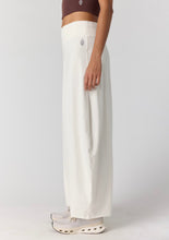 Load image into Gallery viewer, Hot Shot Easy Pant in Ivory
