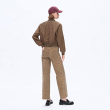 Load image into Gallery viewer, Mid Rise Leopard Print Straight Pant
