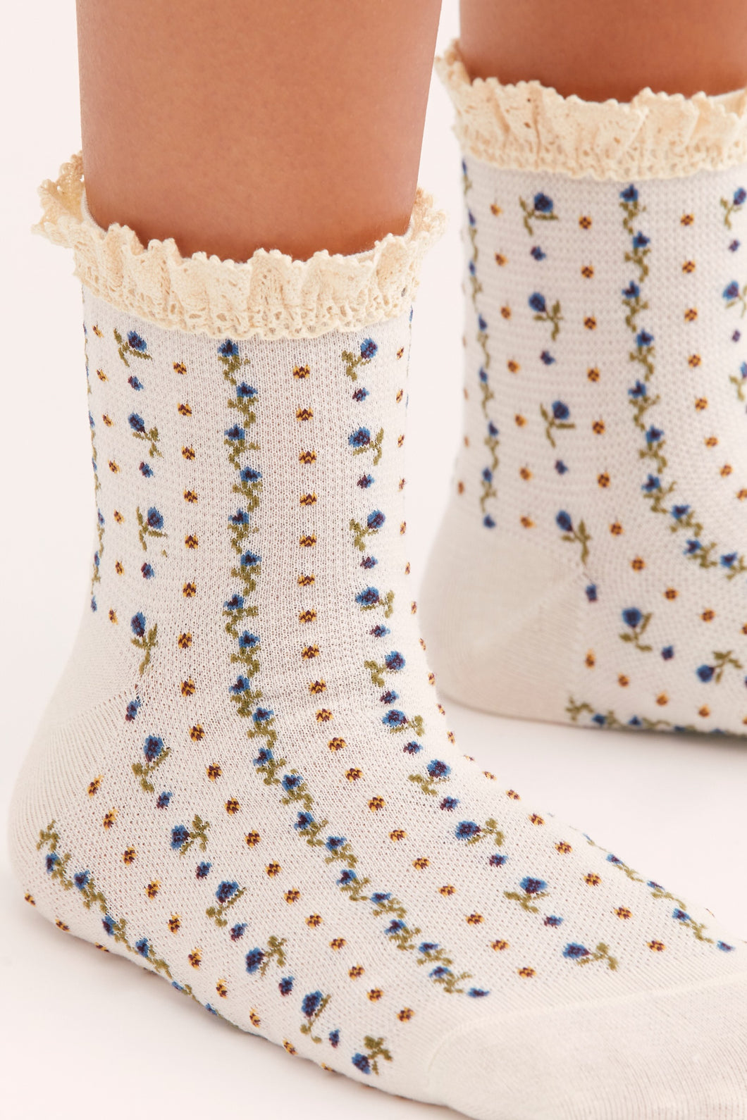 Rosebud Waffle Knit Ankle Sock in Heavenly Pink