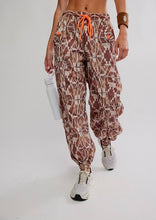 Load image into Gallery viewer, Printed Set Me Free Pant in Sandy Boho Combo
