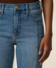 Load image into Gallery viewer, Blair High Rise Straight Leg in Exhibiting Wash
