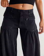 Load image into Gallery viewer, Lotus Jean in Smokeshow
