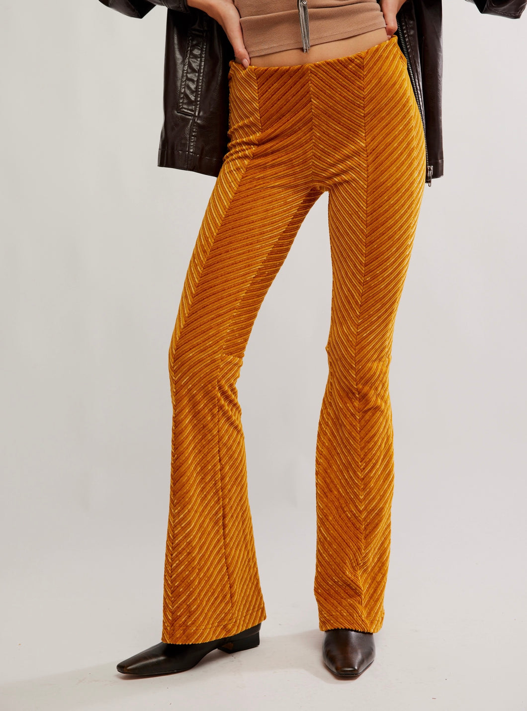 Penny Pull On Velvet Pant in Bronzer