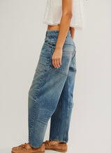Load image into Gallery viewer, Minimalist Moxie Barrel Jean in High Hopes

