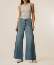 Load image into Gallery viewer, Blake High Rise Super Wide Leg in Wistfulness Wash
