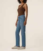 Load image into Gallery viewer, Blair High Rise Straight Leg in Exhibiting Wash
