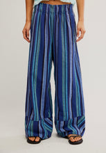 Load image into Gallery viewer, Day’s End Linen Striped Pull-On Pant in Navy Combo
