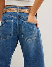 Load image into Gallery viewer, Fable Low-Rise Twisted Seam Jean in Heartsong
