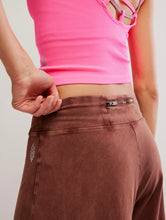 Load image into Gallery viewer, Hot Shot Easy Pant in Cocoa
