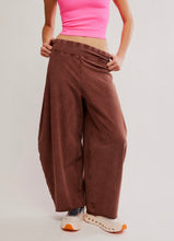 Load image into Gallery viewer, Hot Shot Easy Pant in Cocoa

