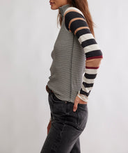 Load image into Gallery viewer, We The Free Avery Zip Up in Black Combo
