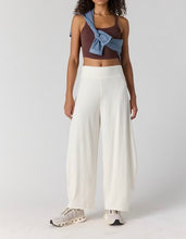 Load image into Gallery viewer, Hot Shot Easy Pant in Ivory
