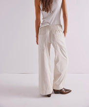 Load image into Gallery viewer, Breezy Denim Pull-On Jeans in Bright Lights

