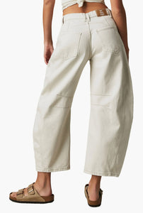 Good Luck Mid Rise Barrel Jean in Milk