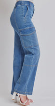 Load image into Gallery viewer, Straight Leg Cargo Jean
