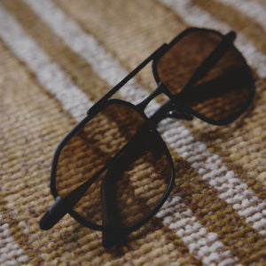 En Route in Matte Black Frame & Tan Lens
