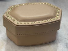 Load image into Gallery viewer, Daphne &amp; Amelia Jewelry Box Gift Set in Gold &amp; White Mix
