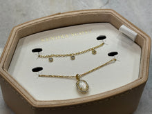 Load image into Gallery viewer, Daphne &amp; Amelia Jewelry Box Gift Set in Gold &amp; White Mix
